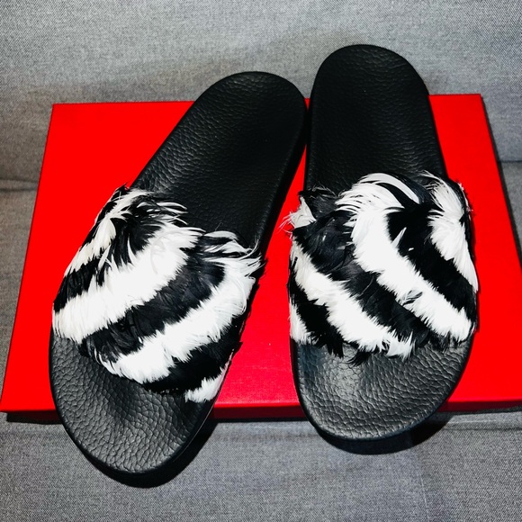 Sold-Valentino Rubber Feather Sandals (NWT)! - Picture 1 of 6